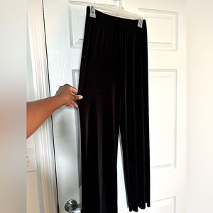 Black Capri Pants (S-M)